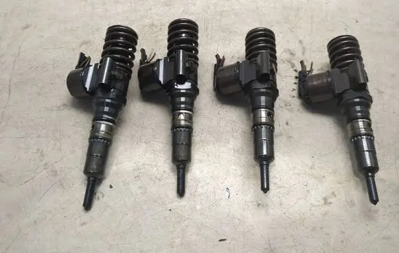 Volkswagen Golf V Fuel injectors set 0414720404