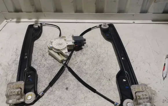 Dodge Journey Front door window regulator motor 0130822528