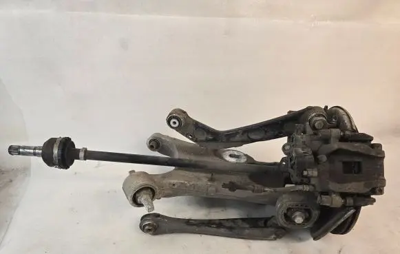Rear wheel hub spindle/knuckle