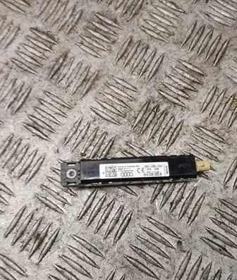 Audi A3 S3 8V Aerial antenna amplifier 8V4035225B