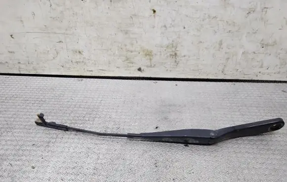 Volvo V50 Front wiper blade arm