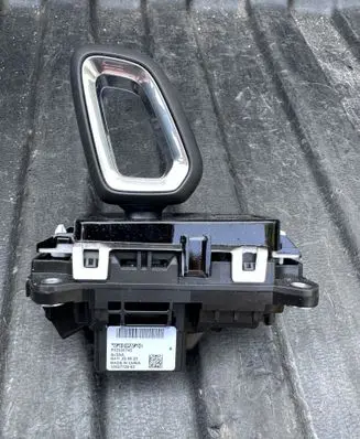 Volvo V60 Gear shifter/selector 32335745 P32335745