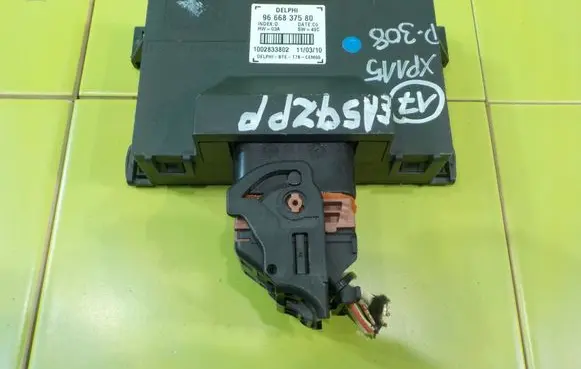 Peugeot 308 Central body control module 9666837580