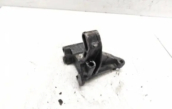 Volkswagen PASSAT B5 Engine mounting bracket