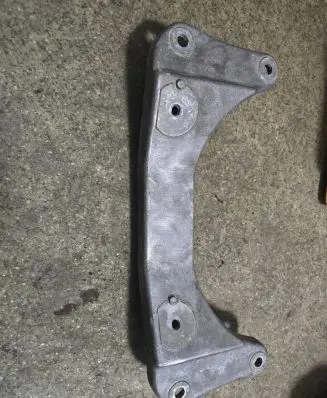 BMW 5 E39 Engine mounting bracket 1096106