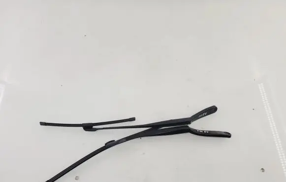 BMW 5 F10 F11 Front wiper blade arm 7182459
