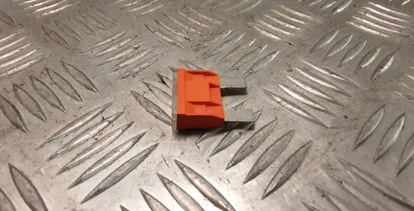 Volkswagen PASSAT B6 Fuse 