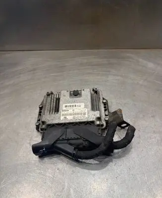Hyundai Santa Fe Engine control unit/module 0281013584 3911627825 3911327825