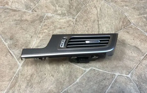 Mercedes-Benz E W212 Dashboard air vent grill cover trim A2124404050