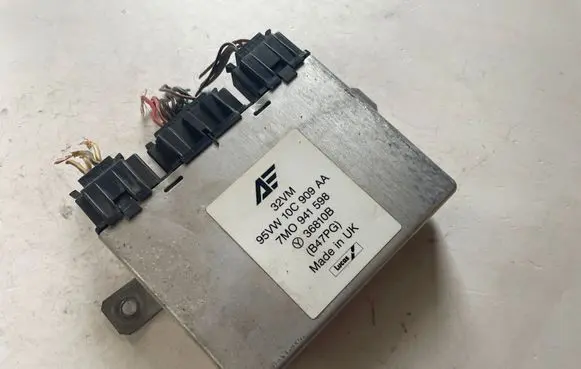 Seat Alhambra (Mk1) Comfort/convenience module 7M0941598