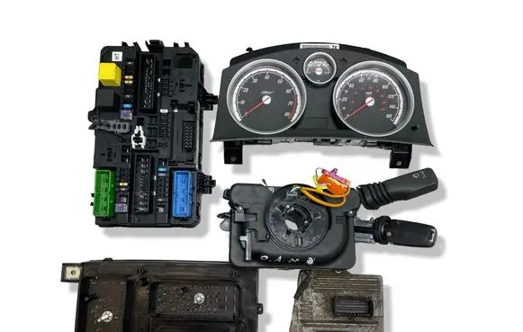 Opel Astra H Engine ECU kit and lock set 55561172 13250226 13222173