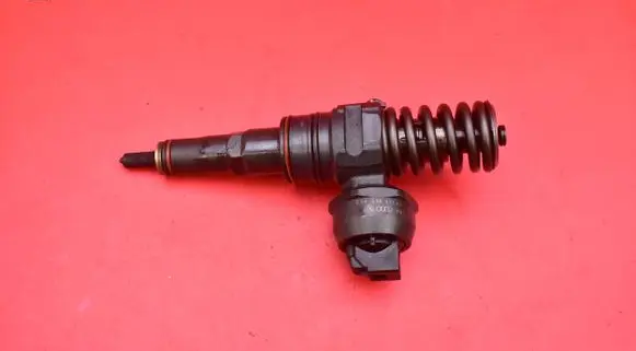 Skoda Fabia Mk1 (6Y) Fuel injector 038130073AJ