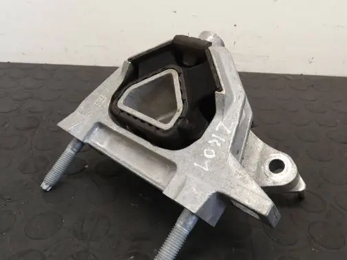 Opel Mokka B Engine mount bracket 9826551380