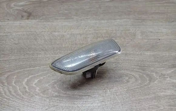 Volvo V70 Front fender indicator light 30722641