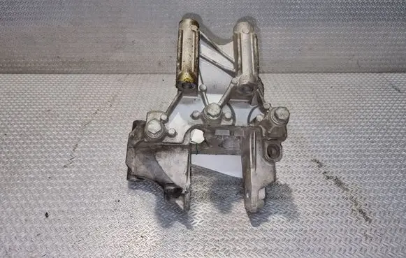 Volkswagen Transporter - Caravelle T5 Engine mounting bracket 070199343B