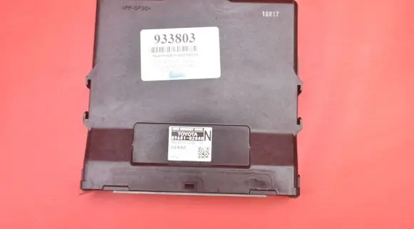 Toyota Auris E180 Relay mounting block 89681-02040