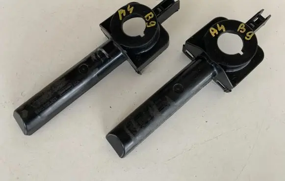 Audi A4 S4 B9 Radiator mount bracket 8W0805201
