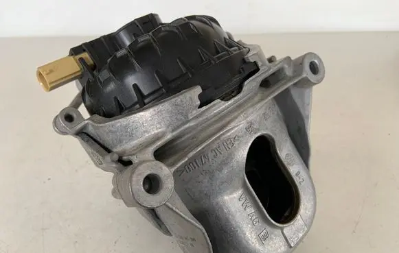 Audi Q5 SQ5 Engine mount bracket 4M0199372FP 4M0199372GQ