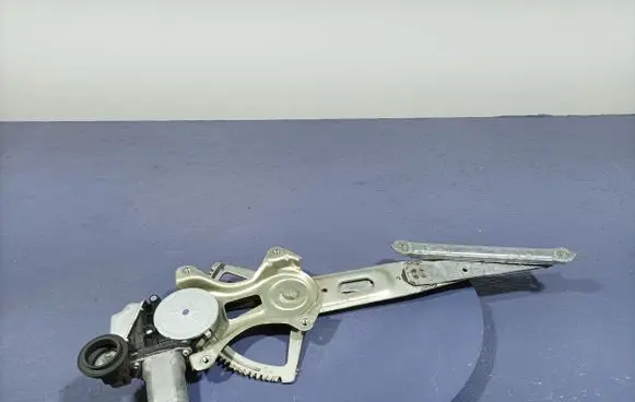 Toyota Urban Cruiser (XP110) Front door window regulator with motor