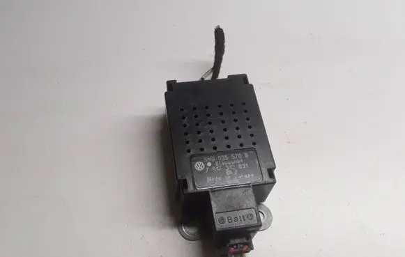 Volkswagen Golf VI Aerial antenna amplifier 5M0035570B 7617310031