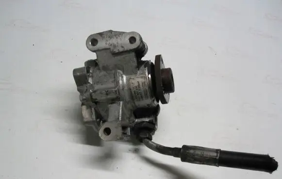Mercedes-Benz Sprinter W901 W902 W903 W904 Power steering pump 489GB
