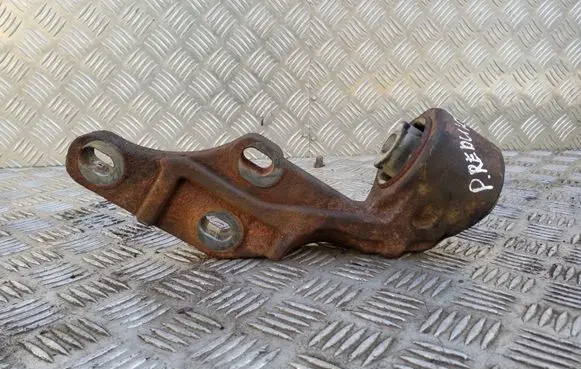 Land Rover Range Rover Sport L320 Front differential bracket 