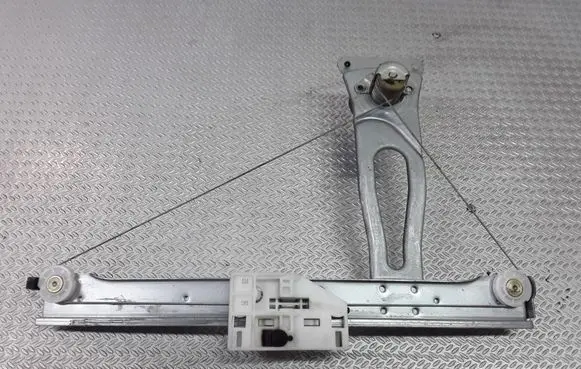 Rear door manual window regulator