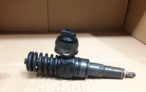 Skoda Octavia Mk2 (1Z) Fuel injector 038130073BN 0414720313