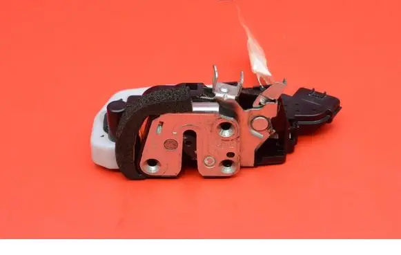 Nissan X-Trail T32 Front door lock B3NN0XJ