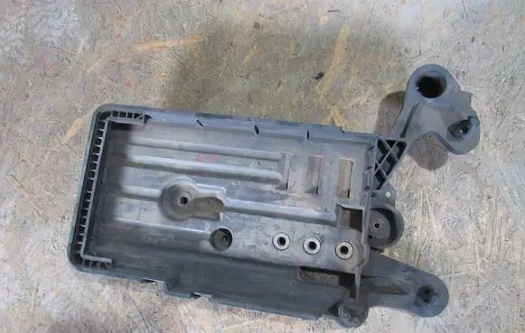 Volkswagen Golf VII Battery tray 5Q0915331H
