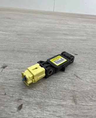 Mitsubishi Grandis Airbag deployment crash/impact sensor MN141004 W002T11071 R48050083