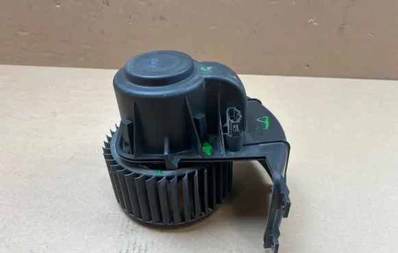 Volkswagen Transporter - Caravelle T5 Heater fan/blower 7H1820021B