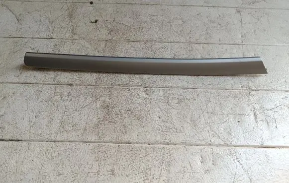 Audi A5 8T 8F Front door trim bar 8T0867410