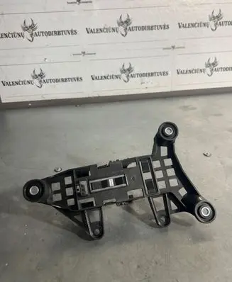 Battery bracket