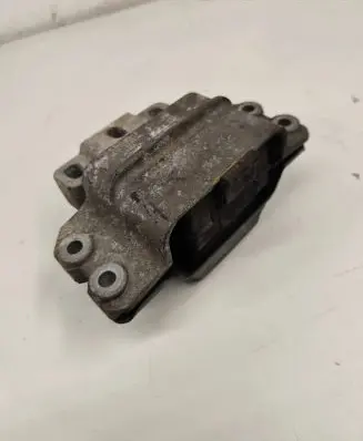 Skoda Octavia Mk2 (1Z) Engine mount bracket 1K0199555