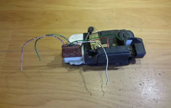 Peugeot 607 Rear door lock