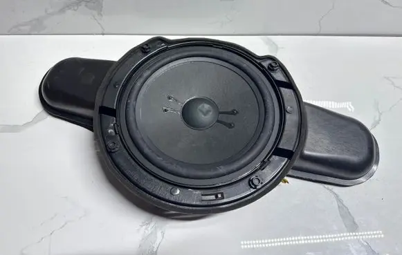 Mercedes-Benz E W211 Parcel shelf speaker A2118200002