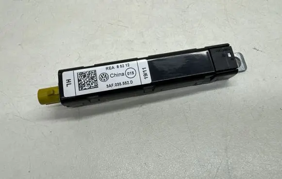 Volkswagen PASSAT B7 Aerial antenna amplifier 3AF035552D