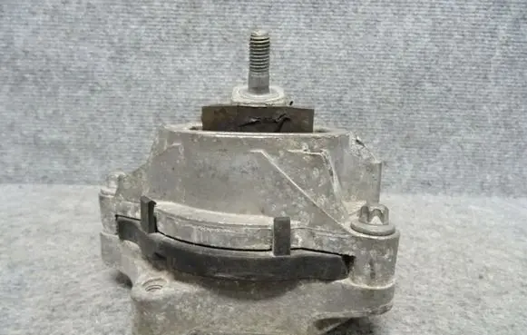 BMW 4 F32 F33 Engine mount bracket 6859411
