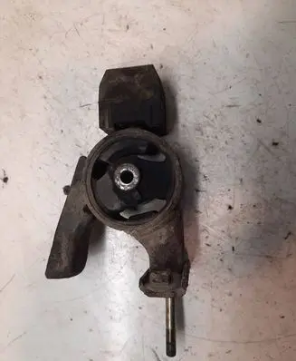 Toyota Yaris Engine mount bracket
