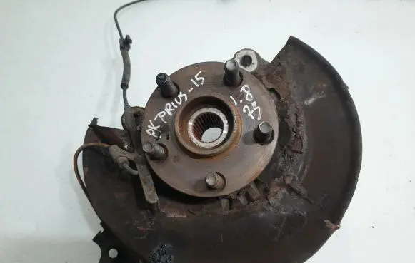 Toyota Prius (XW30) Front wheel hub