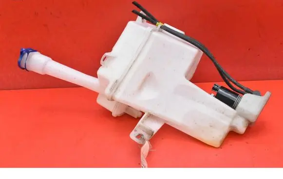 Toyota Yaris Windshield washer fluid reservoir/tank 