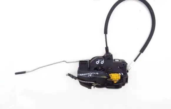 Opel Insignia A Front door lock 3023880