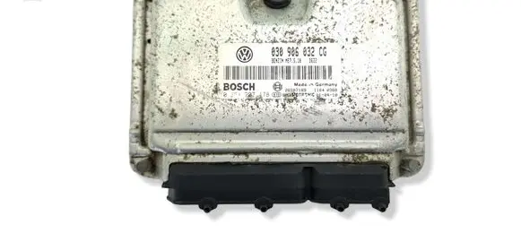 Volkswagen Polo III 6N 6N2 6NF Engine control unit/module 030906032CG 0261207178
