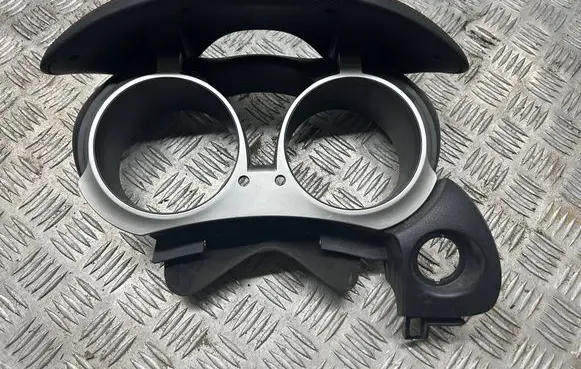 Nissan Juke I F15 Dashboard trim 682401KZ0A