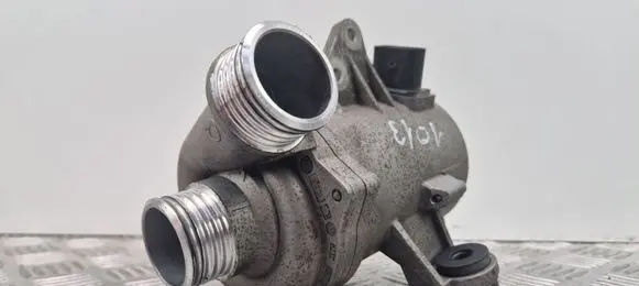 BMW 3 E90 E91 Water pump 7586928 70285303
