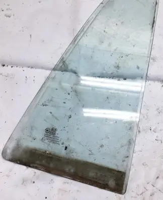 Rear vent window glass