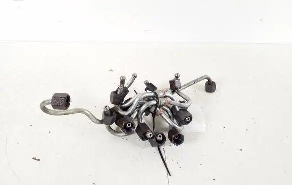 Fuel injector supply line/pipe