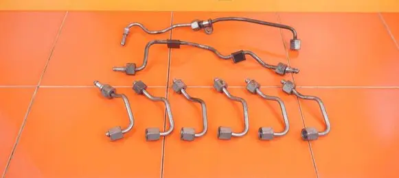 Mercedes-Benz C AMG W204 Fuel injector supply line/pipe 19MB44