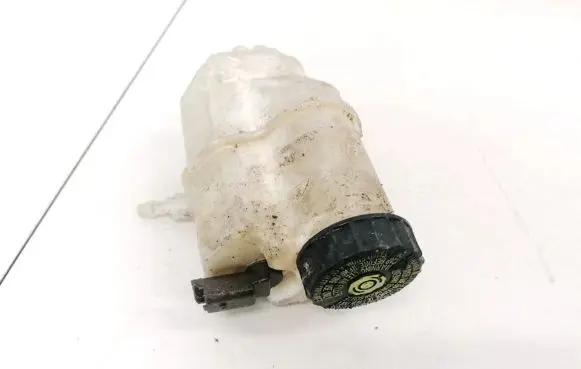 Brake fluid reservoir